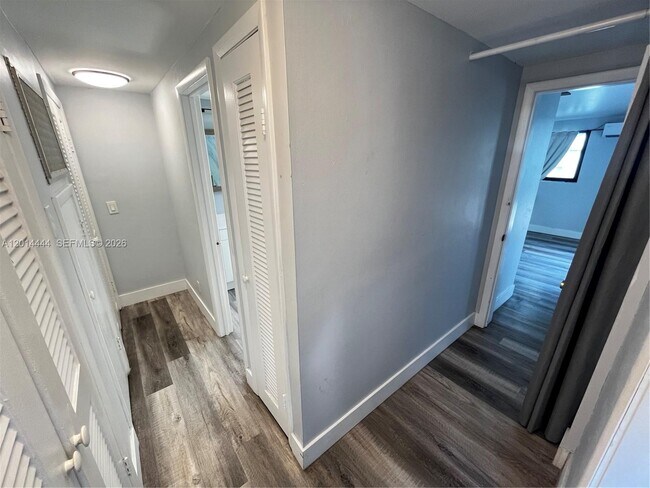 Building Photo - 1412 NE 17th Ct