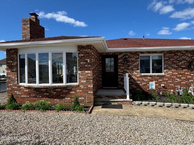 Building Photo - 31 Navarra Dr
