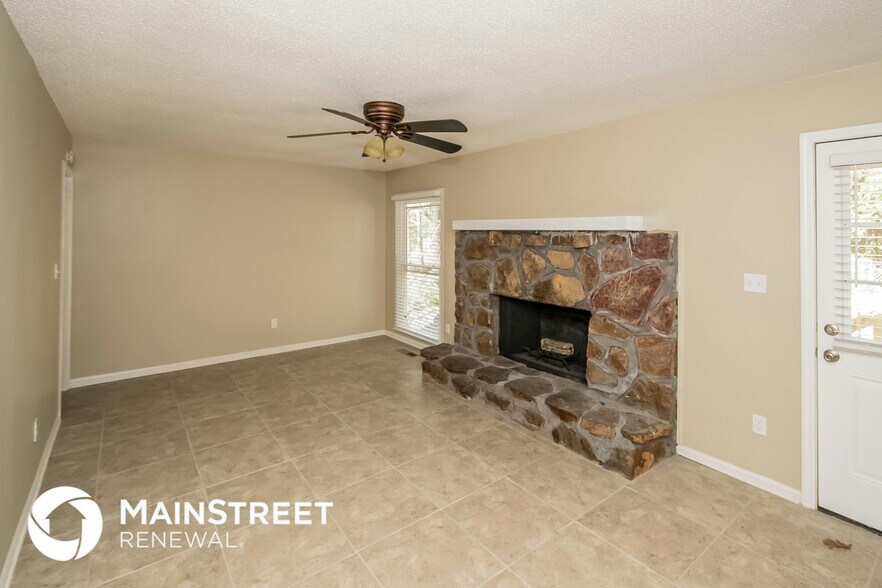 Building Photo - 720 Country View Terrace