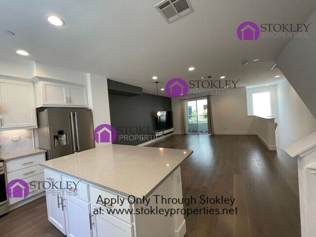 Building Photo - 1543 Longitude Dr
