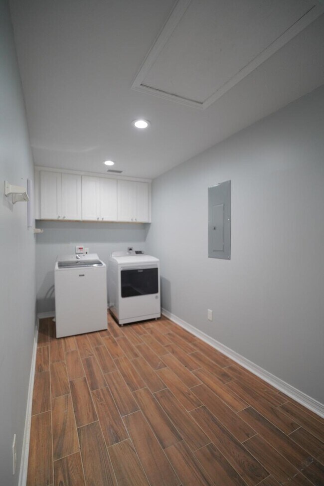 Building Photo - 1309 Domingo Dr