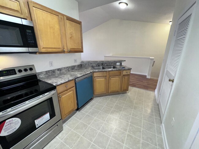 Building Photo - 10412 Villa View Cir