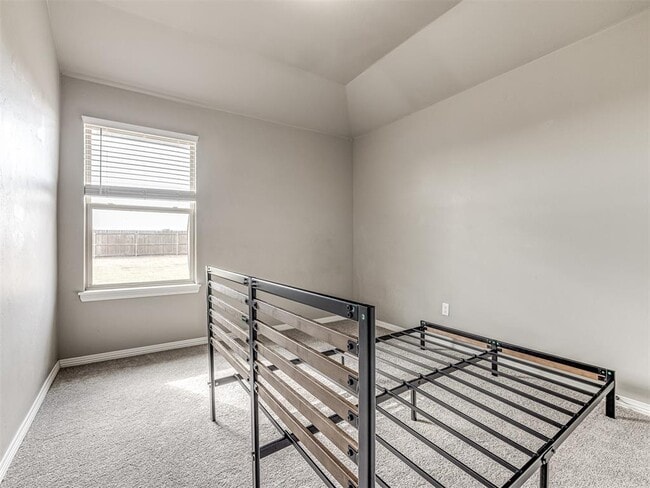 Building Photo - 609 N 5th St