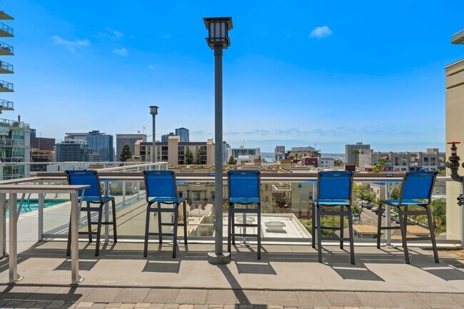 Building Photo - Super Spacious Cortez Hill 2-Bedroom at Discovery! Small Pet Ok!