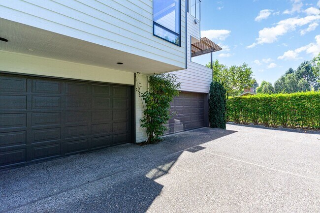 Building Photo - 4bd/3ba Seattle Home