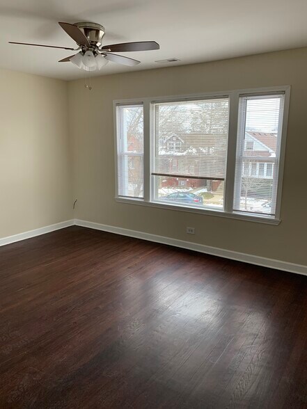 Building Photo - 4118 N Austin Ave