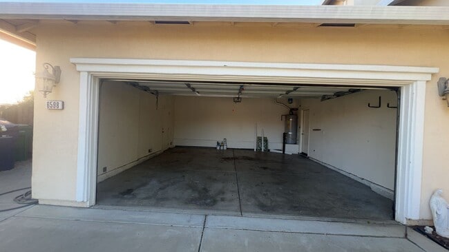 Building Photo - 6598 Aggies Ct