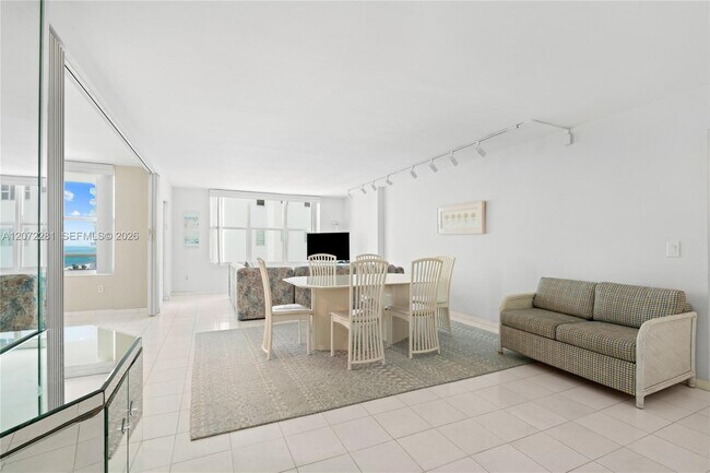 Building Photo - 5001 Collins Ave