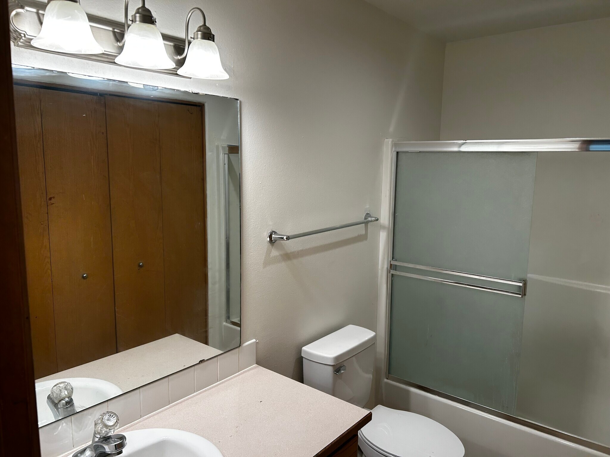 Building Photo - 614 S 41st Ct