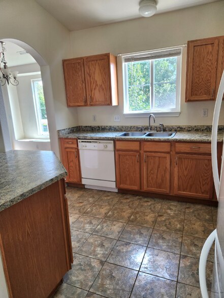 Building Photo - 4008 Riviera Grove