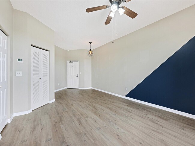 Building Photo - 511 Lucerne Ave