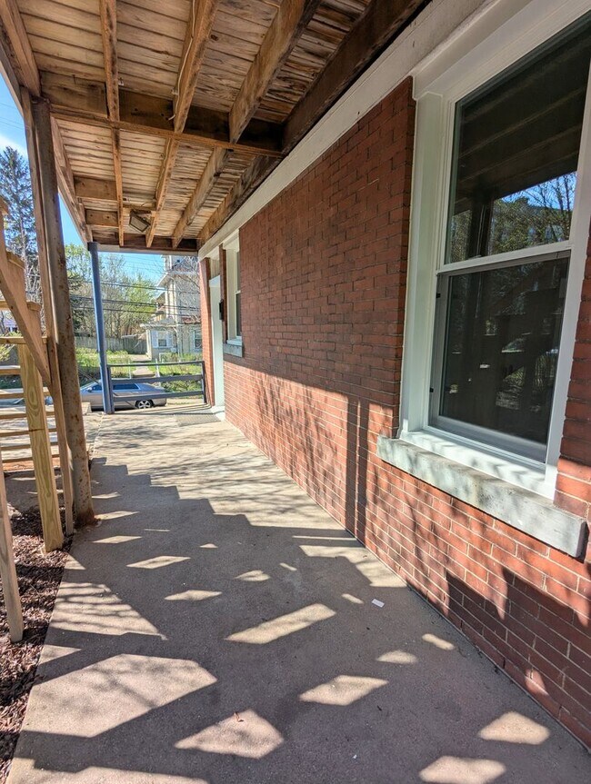 Building Photo - bee1429