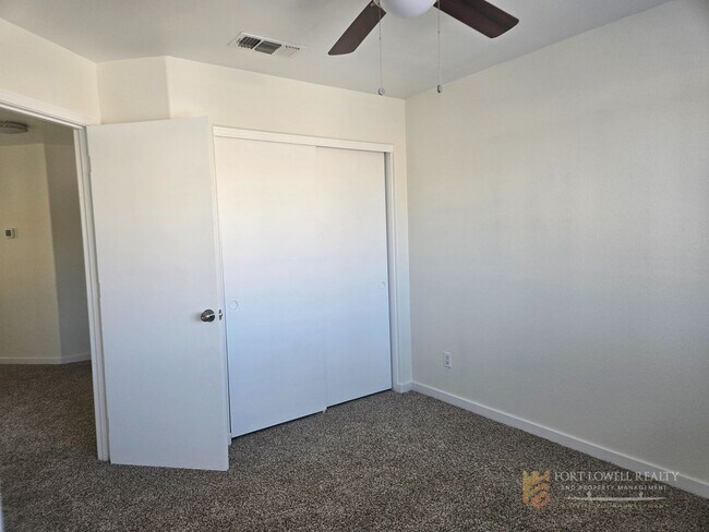 Building Photo - Fully remodeled, spacious 3 bed 2.5 bath, two-story home in Phoenix