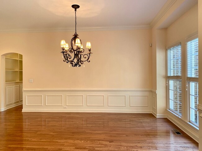 Building Photo - AMAZING Luxurious Residence, Near Educational Facilities, With Upscale Amenities!