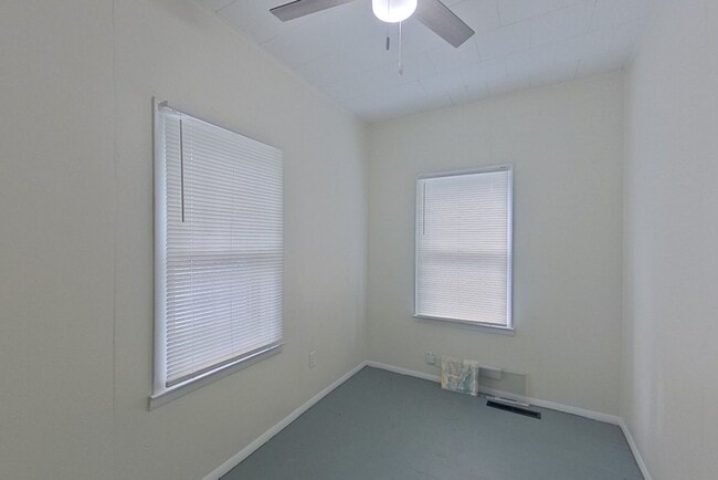 Building Photo - 1473 Thomas Ave