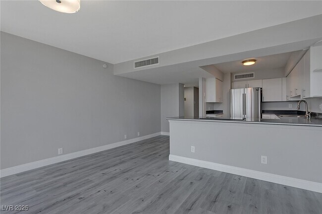 Building Photo - 3111 Bel Air Dr