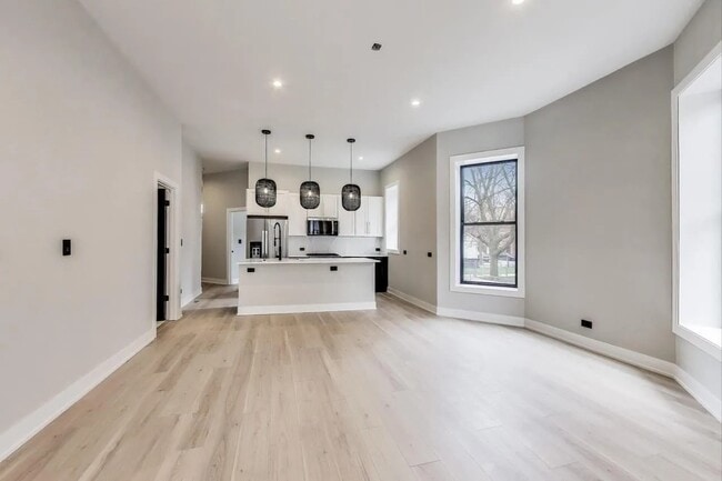 Building Photo - 1311 N Rockwell St