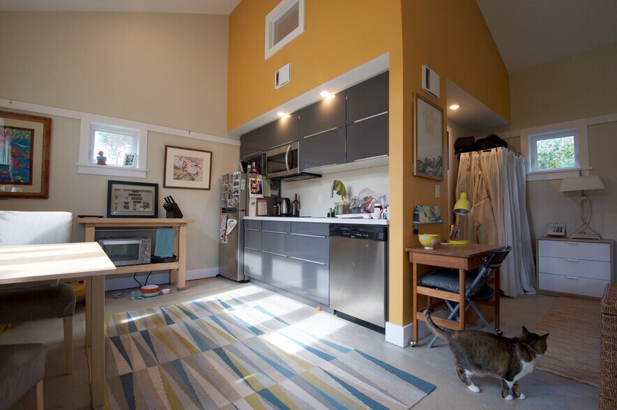 Building Photo - 4239 NE Skidmore St.