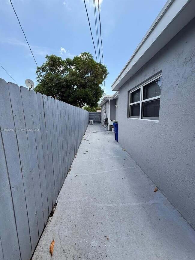 Building Photo - 4281 NW 35th Terrace