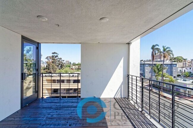 Building Photo - 2870 Fourth Ave