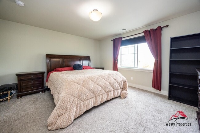 Building Photo - 20948 NE Wistful Vista Dr