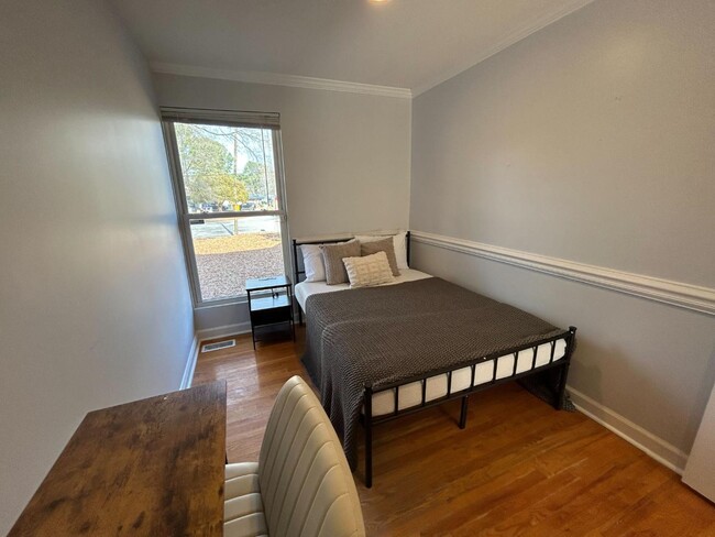 Building Photo - 900 Newcombe Rd