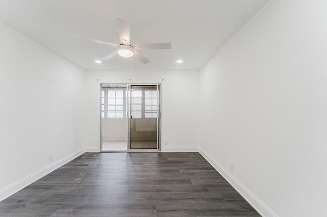 Building Photo - 233 Brittany F