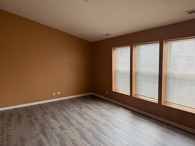 Building Photo - 3140 Ollerton Ave
