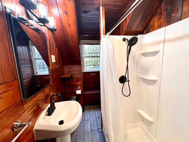 Building Photo - 259-261 N. Dithridge Street (Full Service)