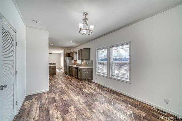 Building Photo - 902 W 6th St