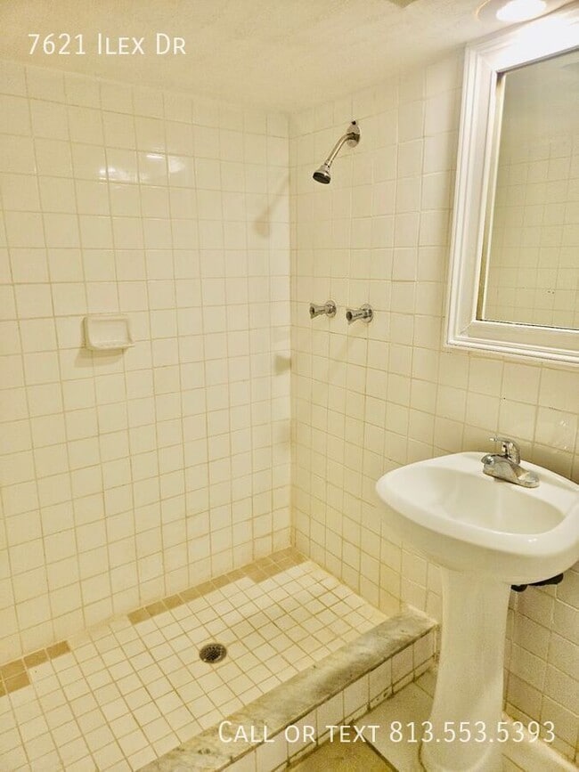 Building Photo - 7621 Ilex Dr