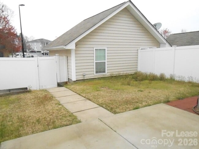 Building Photo - 115 Leyton Loop