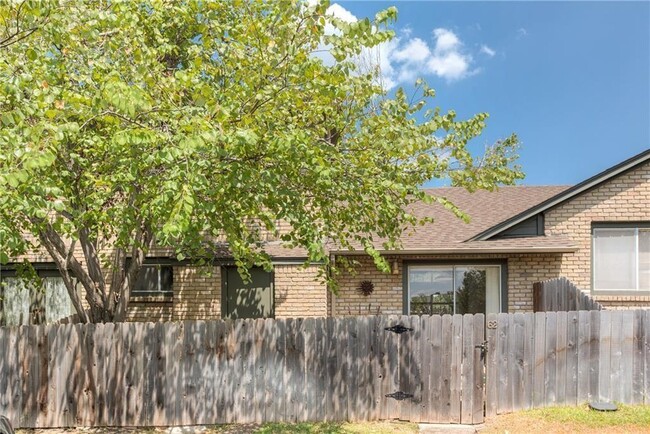 Building Photo - 1015 E Yager Ln