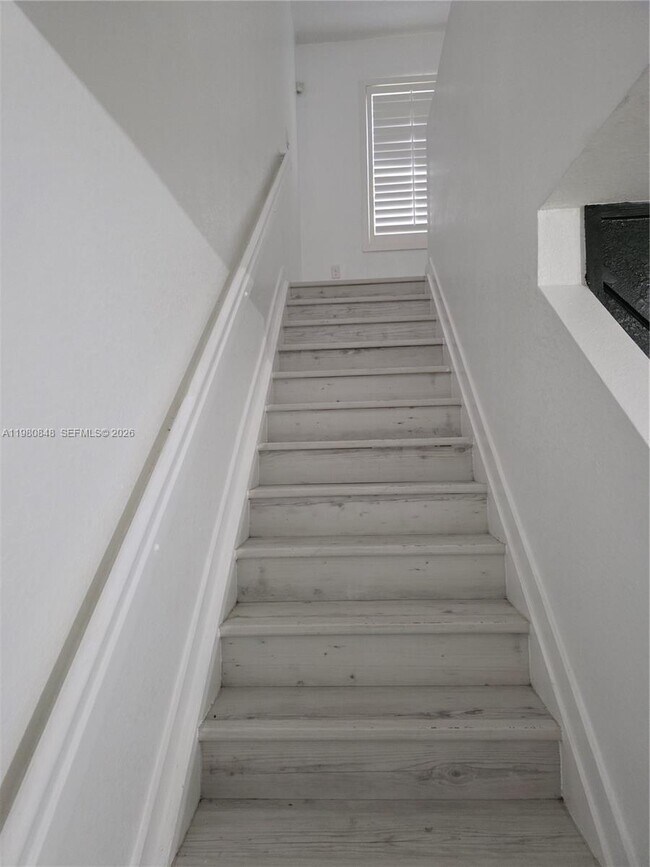 Building Photo - 600 NE 4th Ter