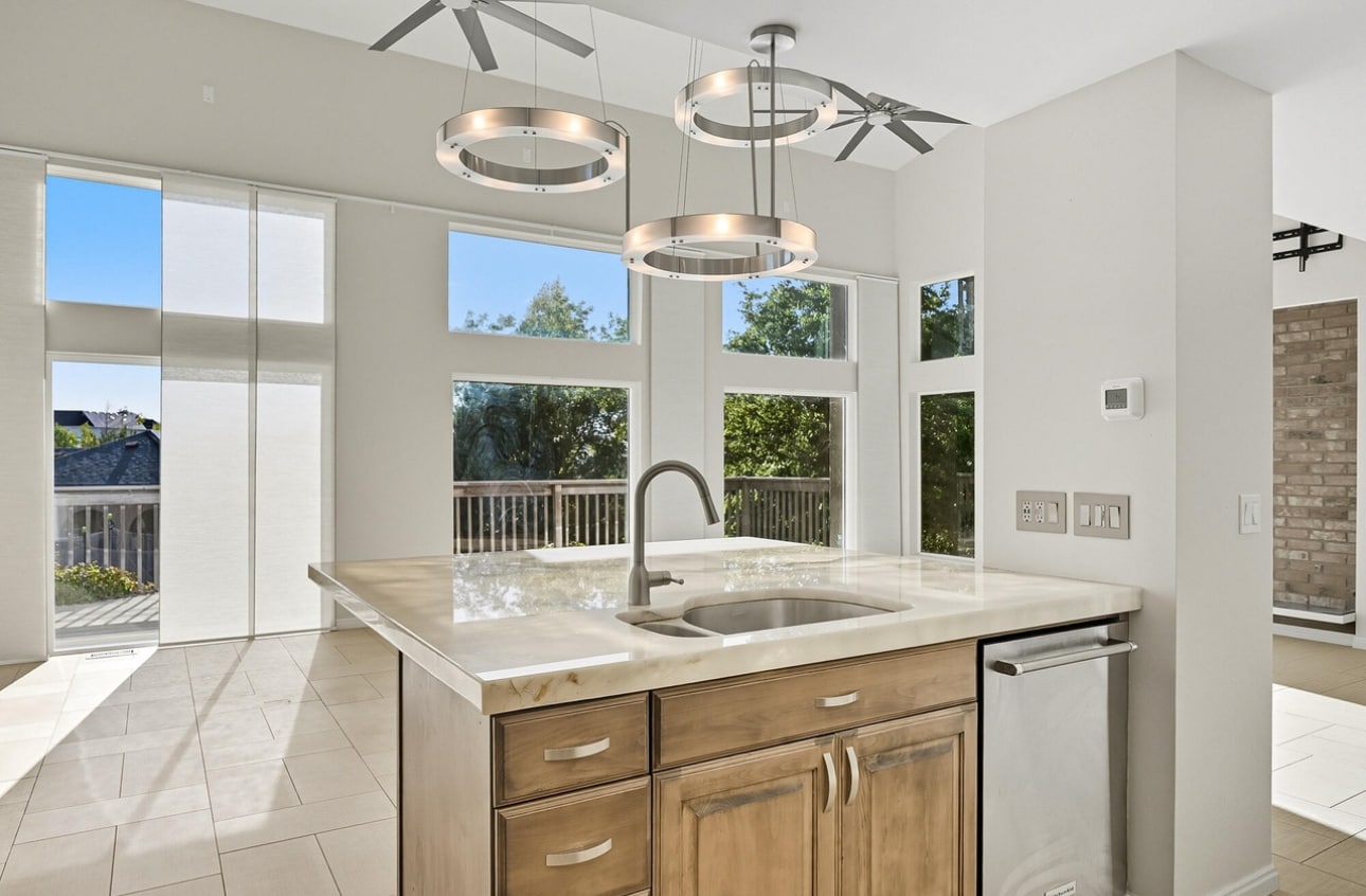 Building Photo - 298 S Staci Ct