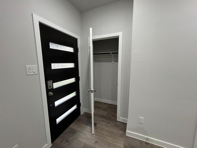 Building Photo - 7850 Alset Dr