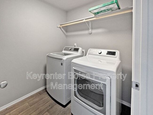 Building Photo - 34 N Mingus Ave