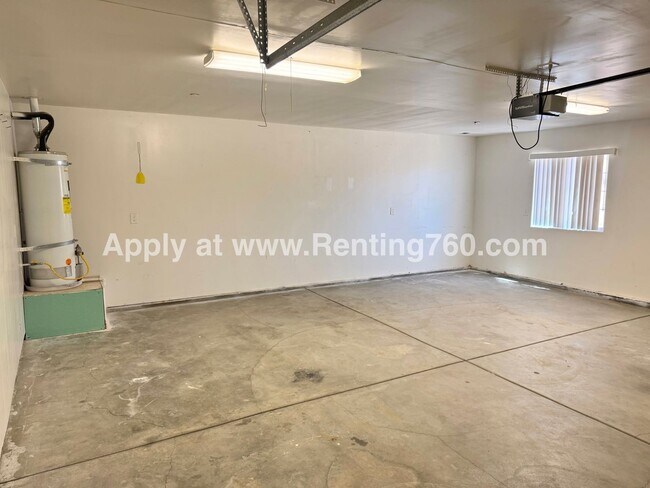 Building Photo - 3 Bed 2 Bath Home With Scenic Desert Views
