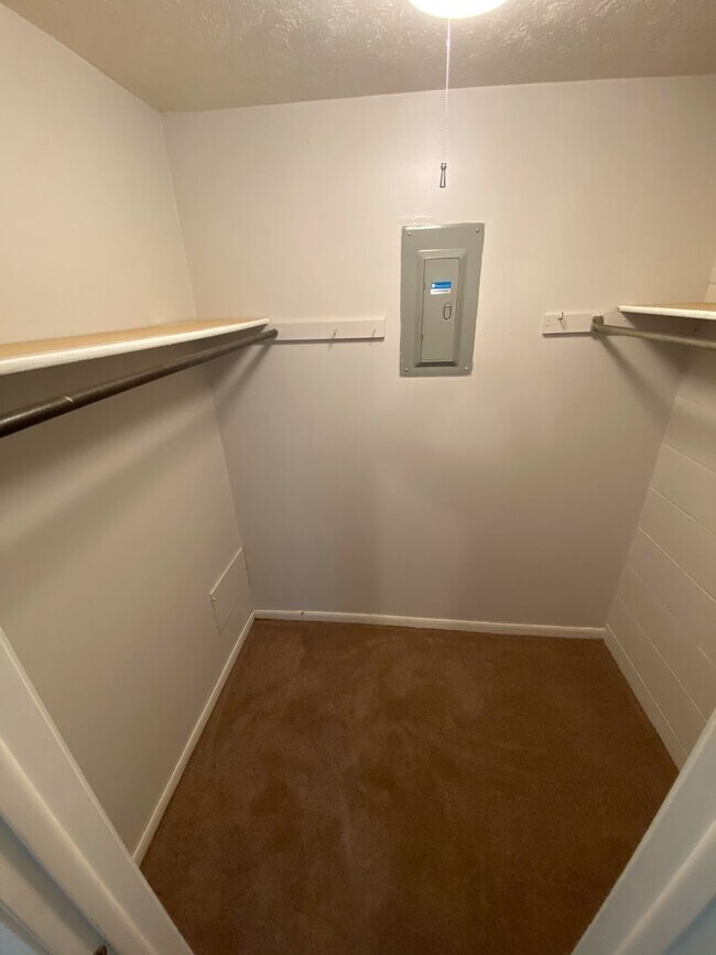 Building Photo - 1022-1024 Holloway St