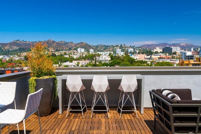 Building Photo - Domain WeHo