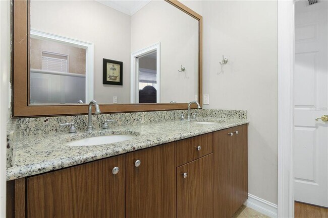 Building Photo - 216 Eastpark Dr