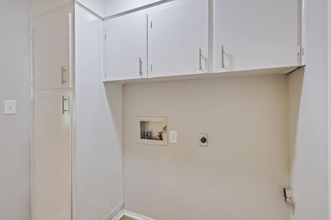 Building Photo - 642 Sweetgum St