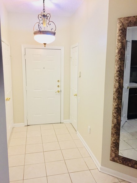 Entryway - 10550 Baymeadows Rd