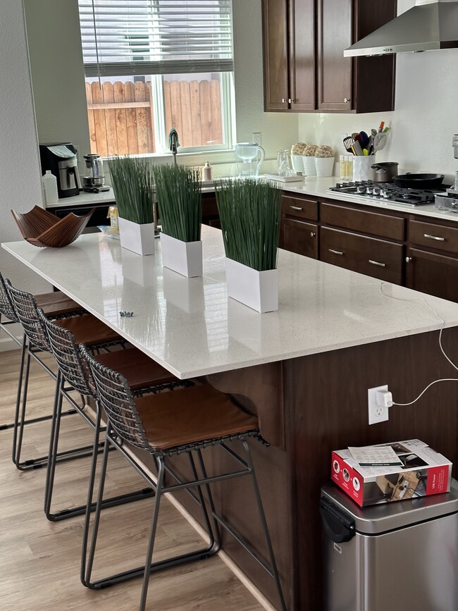 Building Photo - 2295 Iron Point Rd