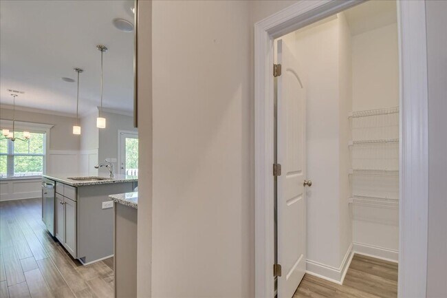 Building Photo - 323 Colonnades Dr