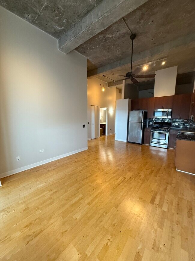 Building Photo - 320 E 21st St