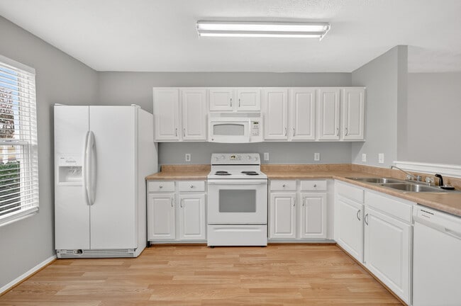 Building Photo - 1006 Halifax Ln