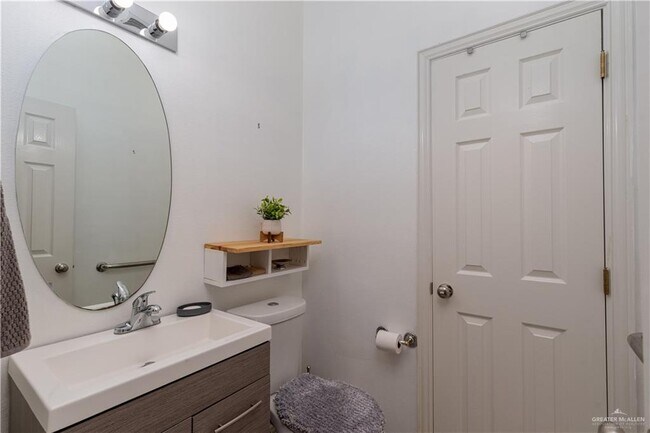 Building Photo - 31 El Jardin St