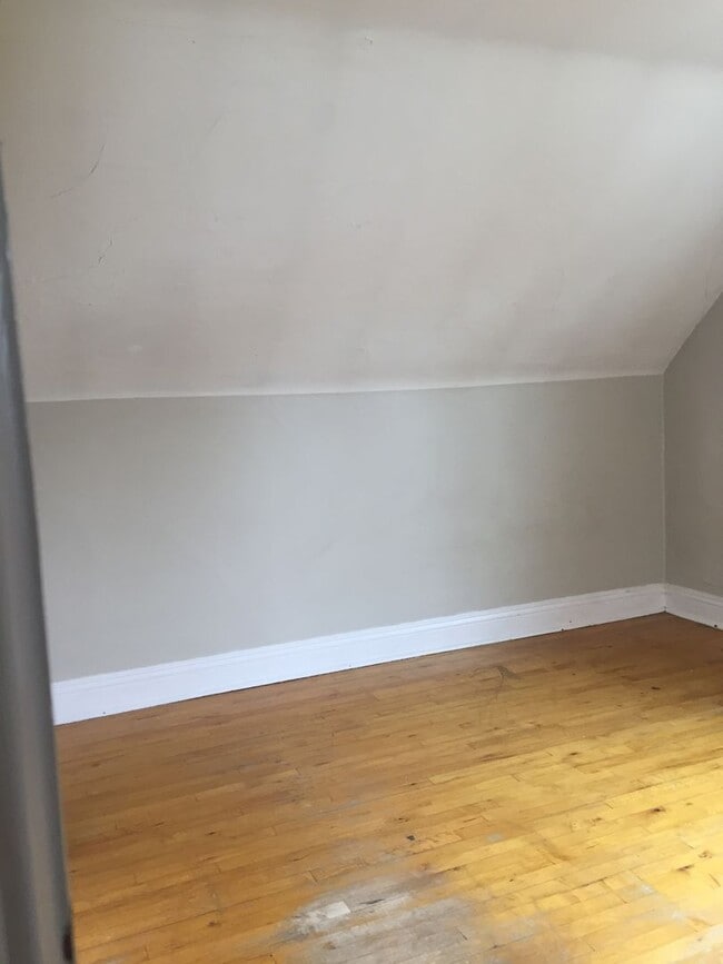 Building Photo - 1217 E 7th St