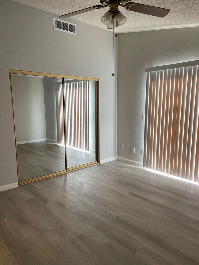 Building Photo - 2 bedroom 2 bath house near Desert Shores/ Available 4/1/2026